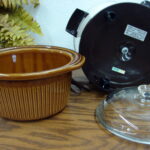 3.5 Quart Rival 3250 Crock Pot Slow Cooker Server 3 Part Crock - Image 2