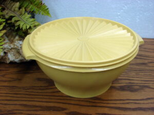 Vintage Tupperware Servalier Harvest Gold Salad Serving Bowl #880