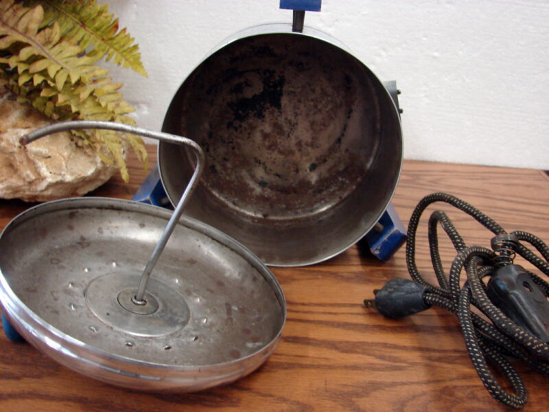 Vintage Chrome Royal Blue Electric Hand Crank U.S. MFG. Corp Popcorn Maker Popper, Moose-R-Us.Com Log Cabin Decor