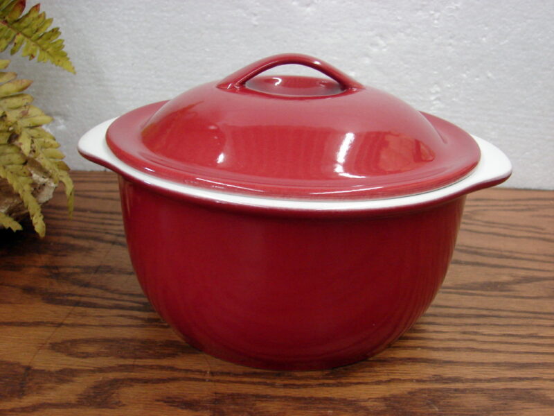 Corelle Coordinates 1 1/2 Qt Red White Stoneware Casserole Dish w/ Lid, Moose-R-Us.Com Antiques Collectibles Log Cabin Decor