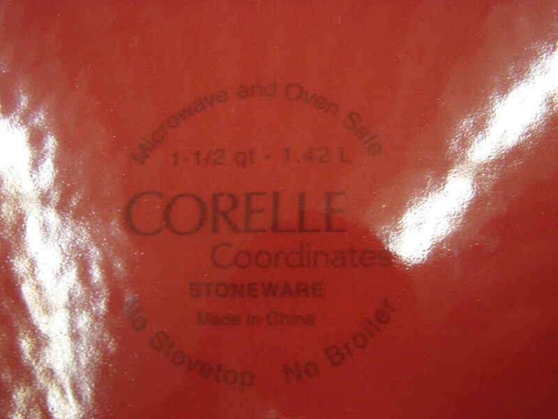 Corelle Coordinates 1 1/2 Qt Red White Stoneware Casserole Dish w/ Lid, Moose-R-Us.Com Antiques Collectibles Log Cabin Decor