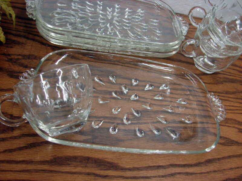 Vintage Hazel Atlas Teardrop Informal Snack Set 4 Trays 4 Cups, Moose-R-Us.Com Antiques Collectibles Log Cabin Decor