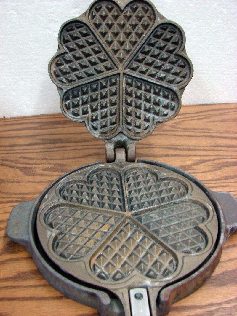 JØTUL Cast Iron Heart No 6 Pizzelle Cookie Press Jotul Norway Waffle Iron w/ Base, Moose-R-Us.Com Antiques Collectibles Log Cabin Decor