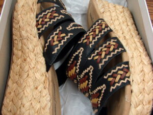 Minnetonka Chunky Wedge Boho Sandals Size 8 Black Madison Original Box