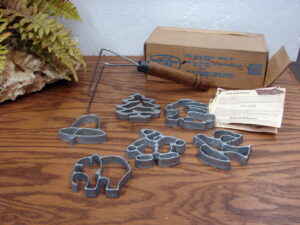 All Season 6 Molds Vintage Scandinavian Nordic Ware Double Rosette and Timbale Iron