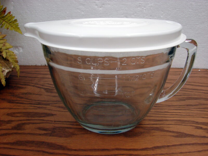 Pampered Chef Glass w/ Lid 8 Cup 2 Quart Batter Bowl Measuring Cup, Moose-R-Us.Com Antiques Collectibles Log Cabin Decor