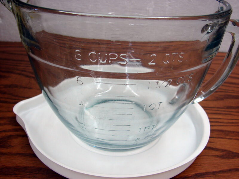 Pampered Chef Glass w/ Lid 8 Cup 2 Quart Batter Bowl Measuring Cup, Moose-R-Us.Com Antiques Collectibles Log Cabin Decor