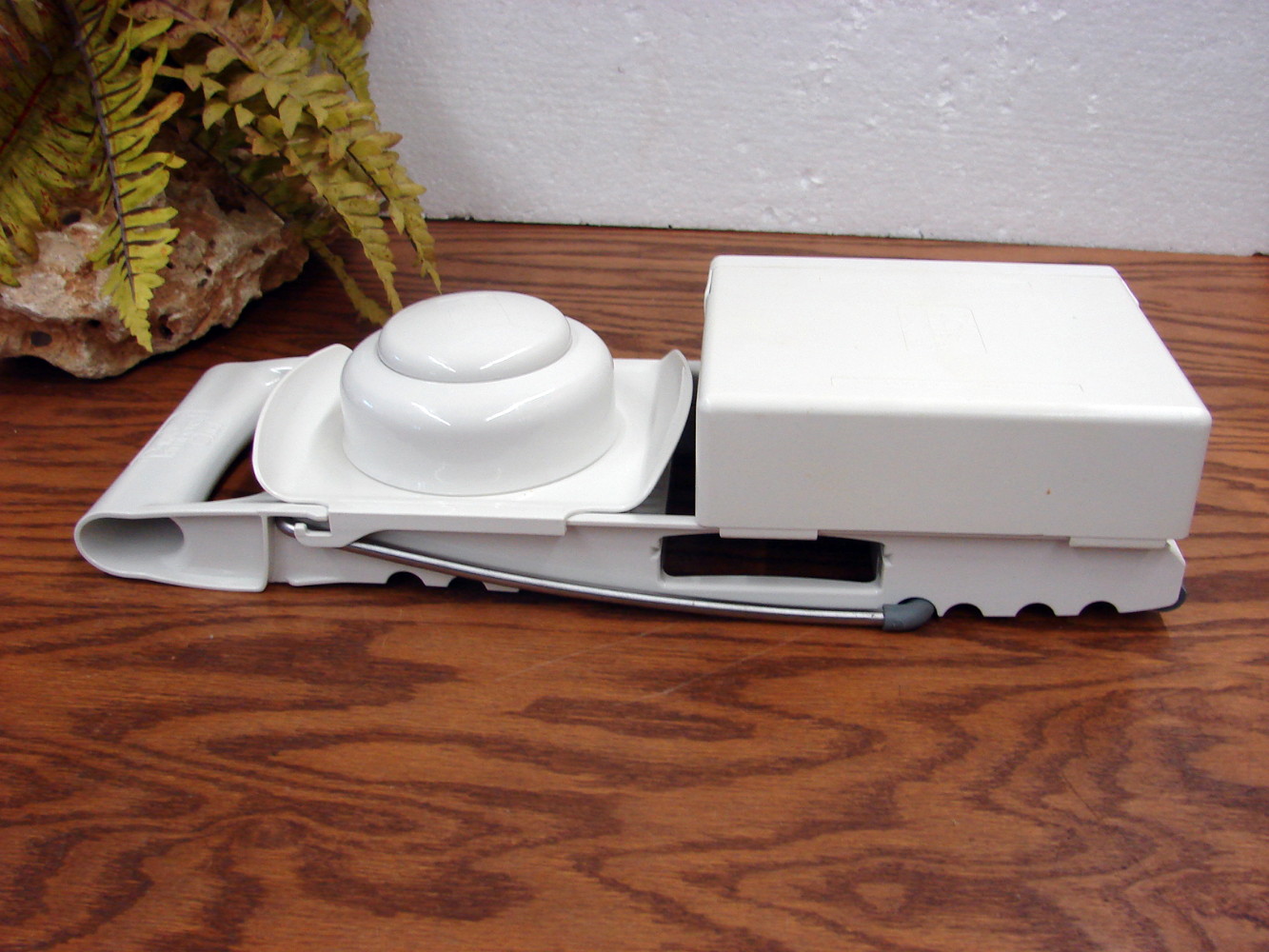 Pampered Chef Ultimate Mandolin #1087 Slices Grates w/ 4 Blades in Storage Case - Image 4