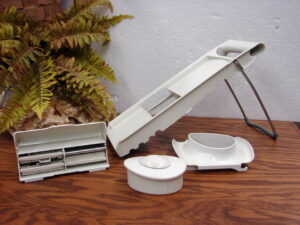 The Pampered Chef Ultimate Mandolin #1087 Slices Grates 4 Blades No Box