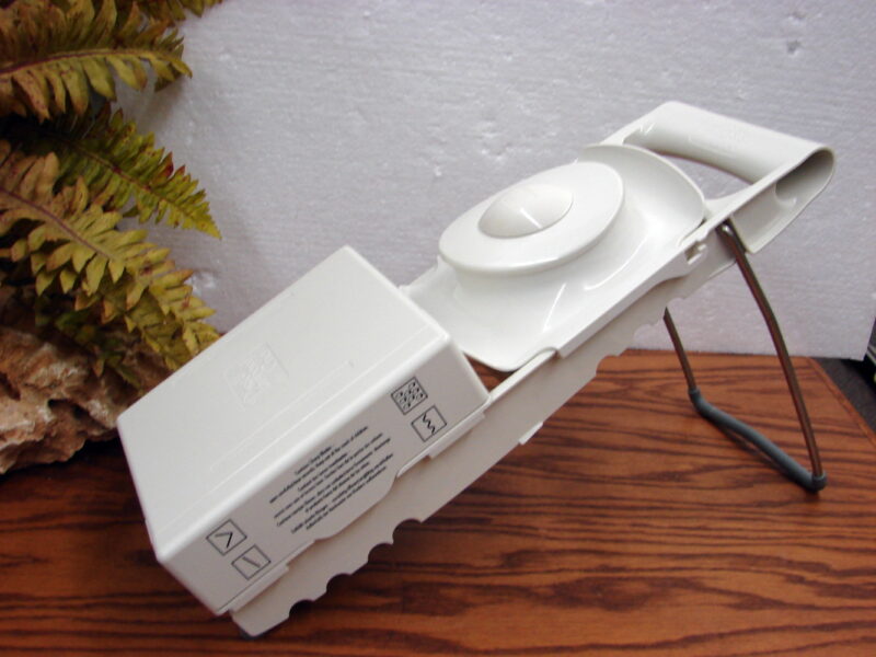 The Pampered Chef Ultimate Mandolin #1087 Slices Grates 4 Blades No Box, Moose-R-Us.Com Log Cabin Decor