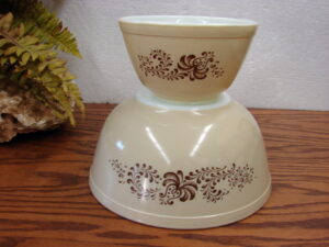 Vintage PYREX Homestead Brown Pattern #403 Round Nesting Mixing Bowl 2 1/2 Qt