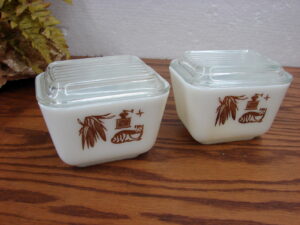 Set/2 Vintage PYREX Early American Patterned #501 Refrigerator Dish w/ Lid