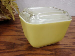 Vintage PYREX Verde Green #501 Refrigerator Dish w/ Lid