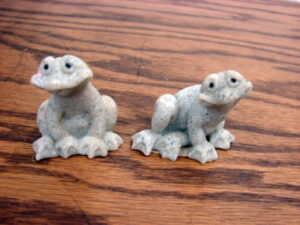 Set/2 Retired Second Nature Design Quarry Critters Mini Frogs Frita & Fran