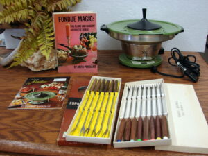 Vintage Avocado Green Sears Electric Fondue Pot Set Forks Manual Recipe Book