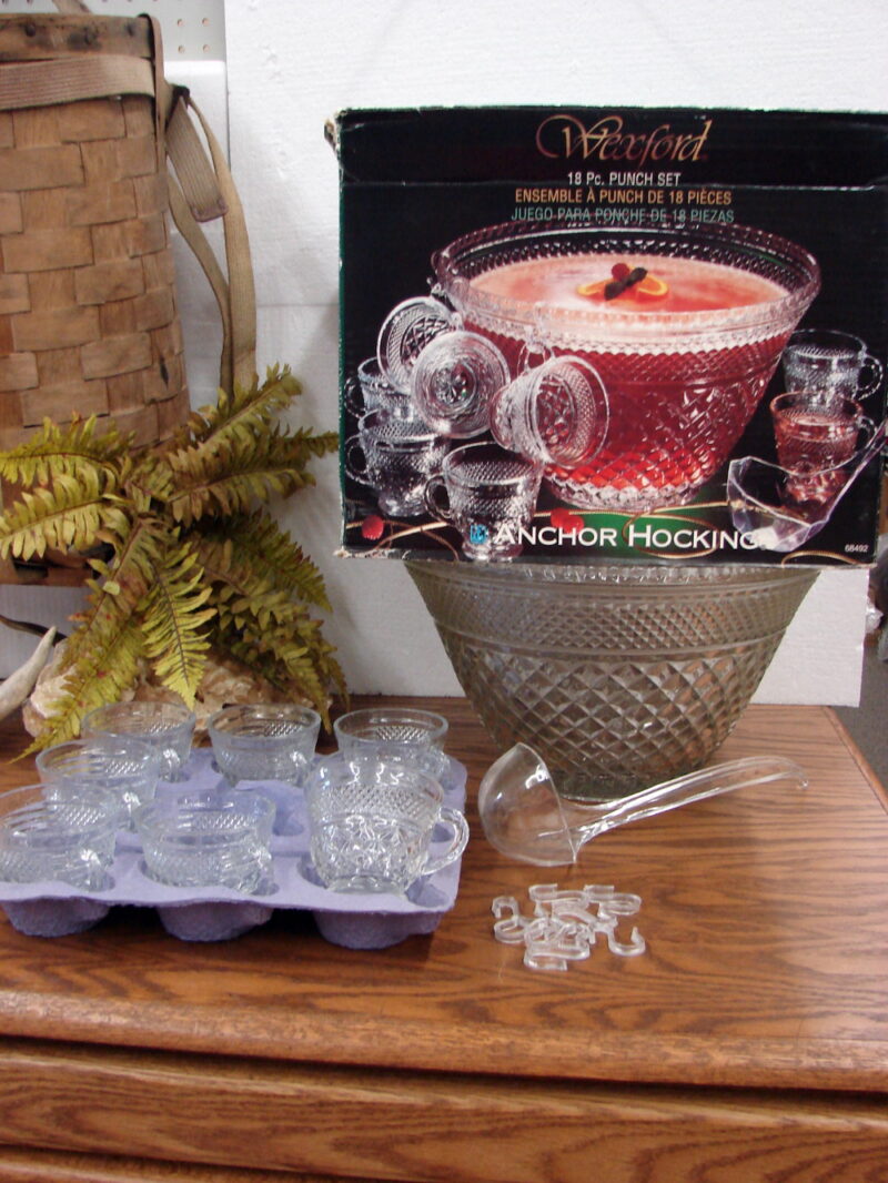 Vintage Anchor Hocking Wexford Crystal Punch Bowl 18 pc Set