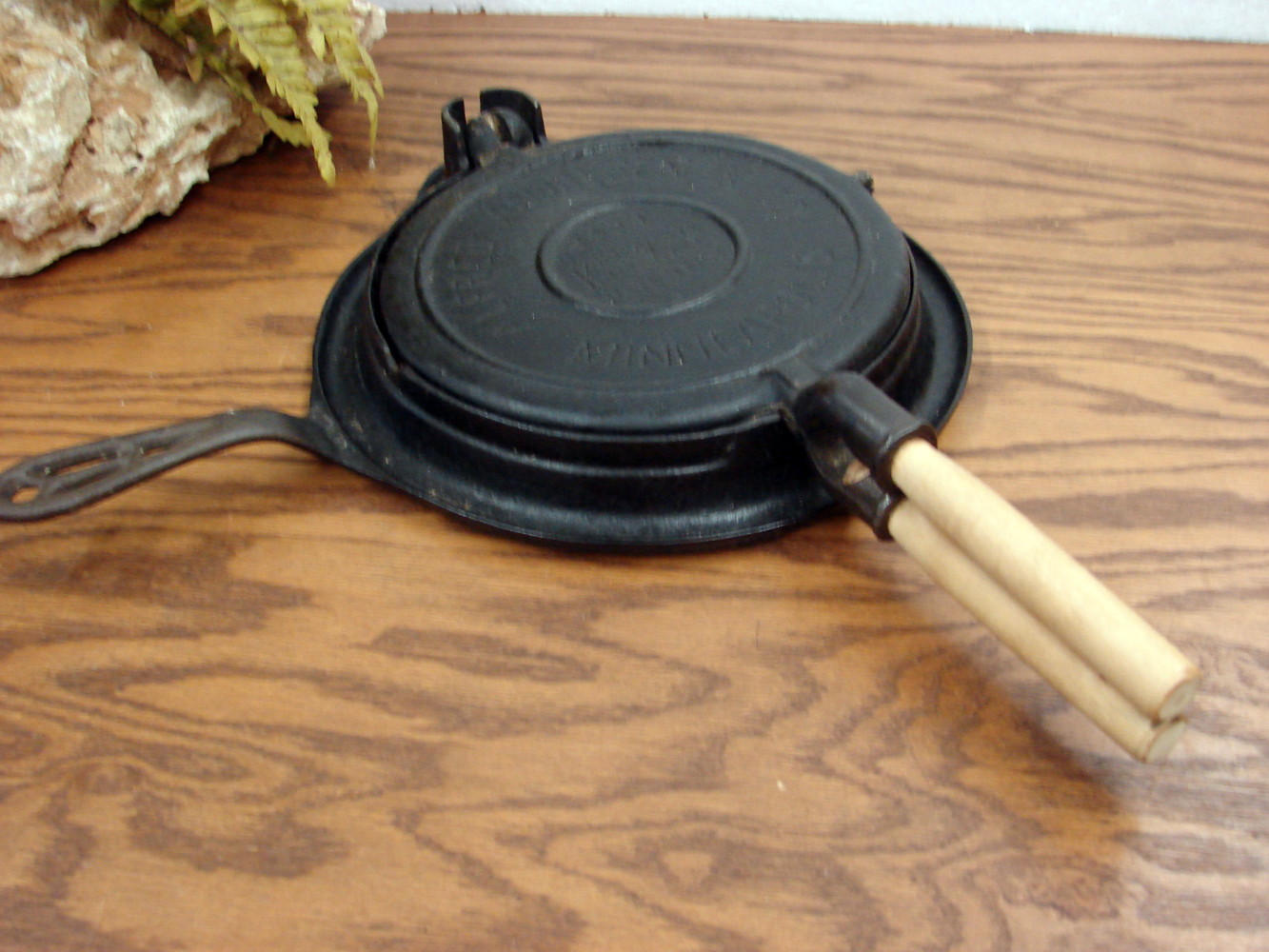 Andresen Cast Iron Krumkake Pizzelle Cookie Press MN Waffle Iron and Base