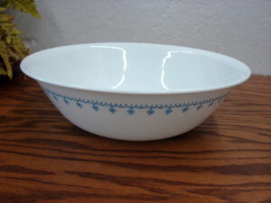 Corning Ware Corelle Snowflake Garland 10" Serving Bowl