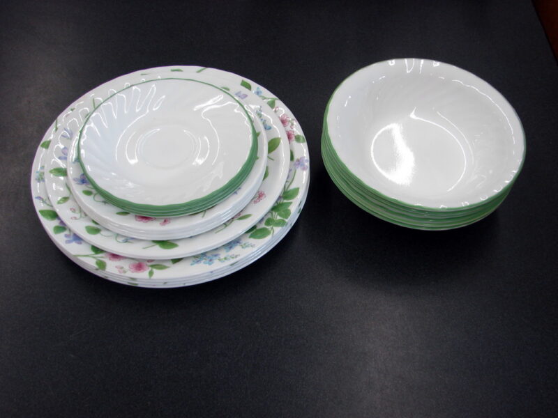 Corning Corelle 20 Pc Set Delicate Array Floral Swirl Dinnerware Pieces, Moose-R-Us.Com Antiques Collectibles Log Cabin Decor