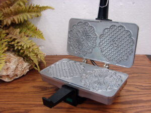 Vintage Scandinavian Sandbakelser Sandbakkelse Smorbakkelse-Mazarines Baking Tart Molds, Moose-R-Us.Com Antiques Collectibles Log Cabin Decor