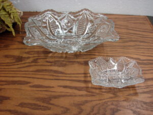 Large Vintage Indiana Glass Rich Amber Grape Cluster Shaped Fruit Bowl, Moose-R-Us.Com Antiques Collectibles Log Cabin Decor
