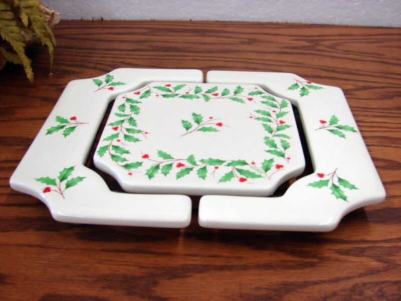 Lenox China Holiday Holly Berry Expandable Trivet 10-12&#8243;, Moose-R-Us.Com Antiques Collectibles Log Cabin Decor