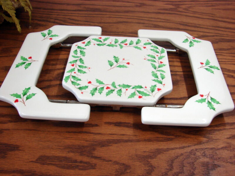 Lenox China Holiday Holly Berry Expandable Trivet 10-12&#8243;, Moose-R-Us.Com Antiques Collectibles Log Cabin Decor