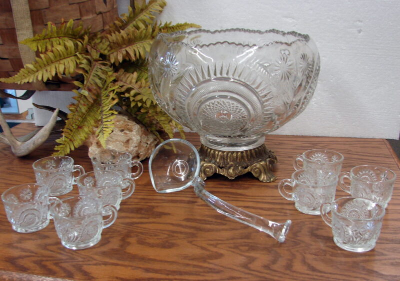 Vintage LE Smith Glass Pinwheel Star Punch Bowl 9 Cups Base Glass Ladle, Moose-R-Us.Com Antiques Collectibles Log Cabin Decor