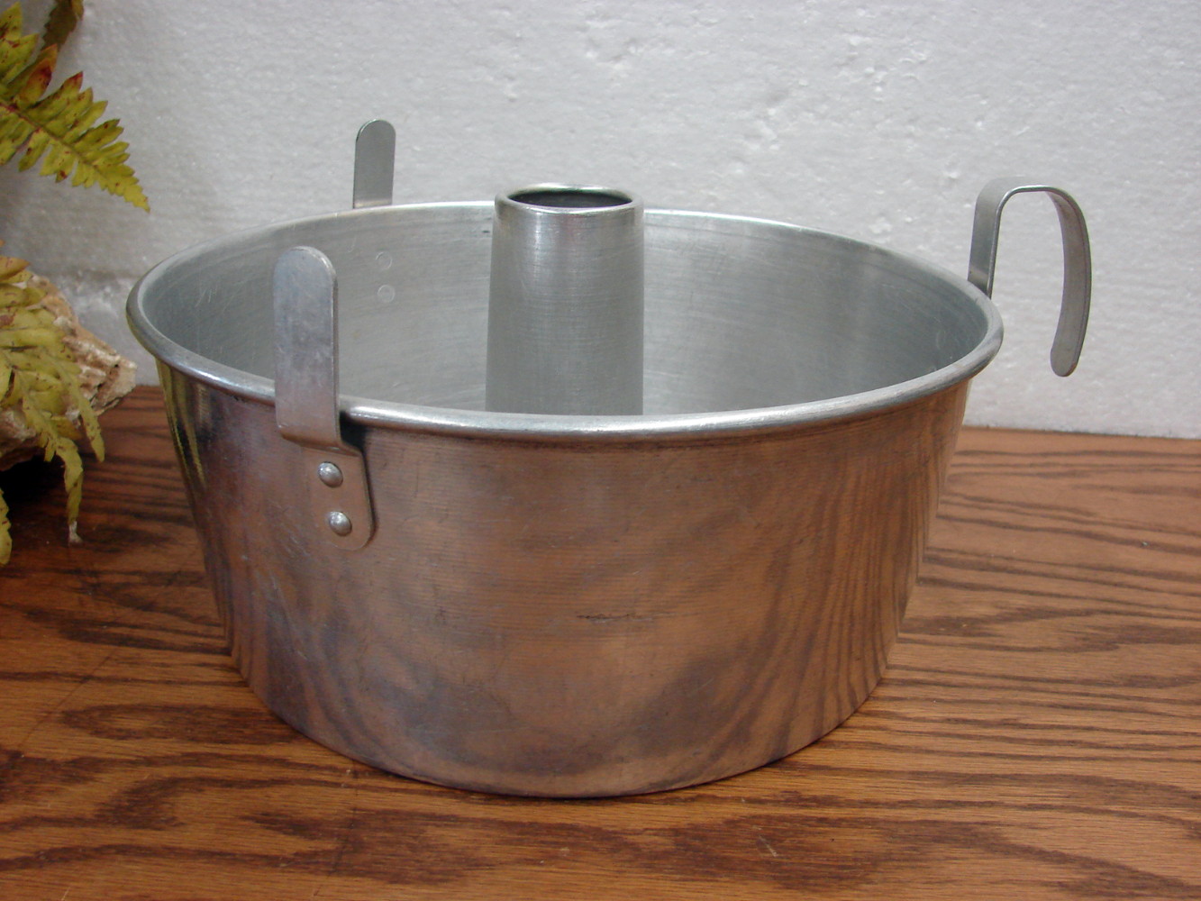 Vintage Mirro Aluminum Bundt Angel Food Cake Pan w/ Handle