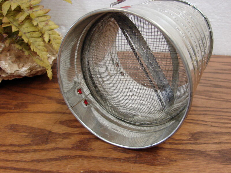 Vintage Nesco 5 Cup Flour Dry Ingredient Sifter Red Handle, Moose-R-Us.Com Antiques Collectibles Log Cabin Decor