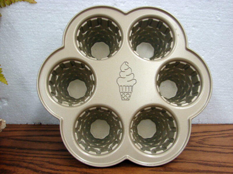 Williams Sonoma Nordic Ware Oversized Ice Cream Cone Mold Cup Cake Pan, Moose-R-Us.Com Antiques Collectibles Log Cabin Decor