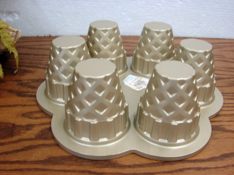 Williams Sonoma Nordic Ware Oversized Ice Cream Cone Mold Cup Cake Pan, Moose-R-Us.Com Antiques Collectibles Log Cabin Decor