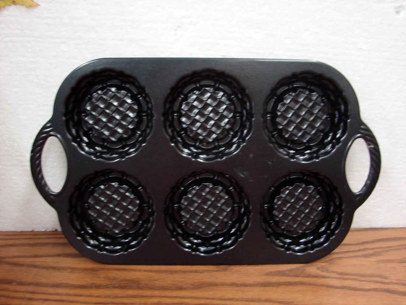 Nordic Ware Heavy Duty Cast Aluminum Shortbread Baskets Cake Pan - Image 2