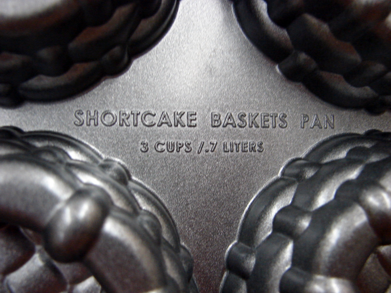 Nordic Ware Heavy Duty Cast Aluminum Shortbread Baskets Cake Pan - Image 3