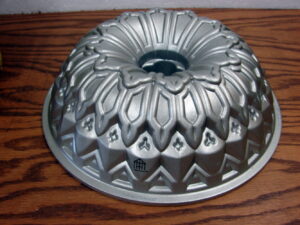 Vintage Scandinavian Sandbakelser Sandbakkelse Smorbakkelse-Mazarines Baking Tart Molds, Moose-R-Us.Com Antiques Collectibles Log Cabin Decor