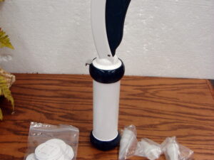 Wilton Cookie Pro Ultra II Cookie Press Gun w/ Discs Like New in Box, Moose-R-Us.Com Antiques Collectibles Log Cabin Decor