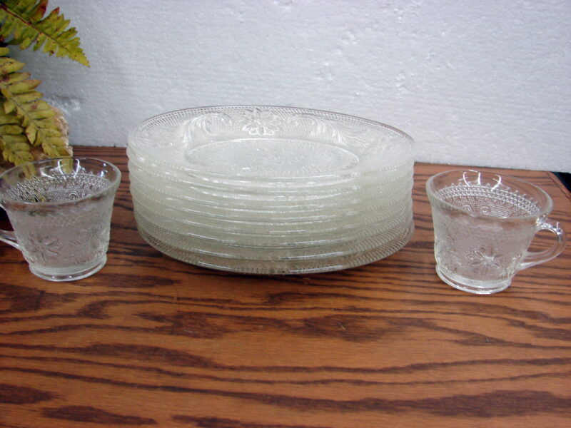 Vintage Indiana Glass Tiara Sandwich Oval Snack Luncheon 8 Plates 2 Cups, Moose-R-Us.Com Antiques Collectibles Log Cabin Decor