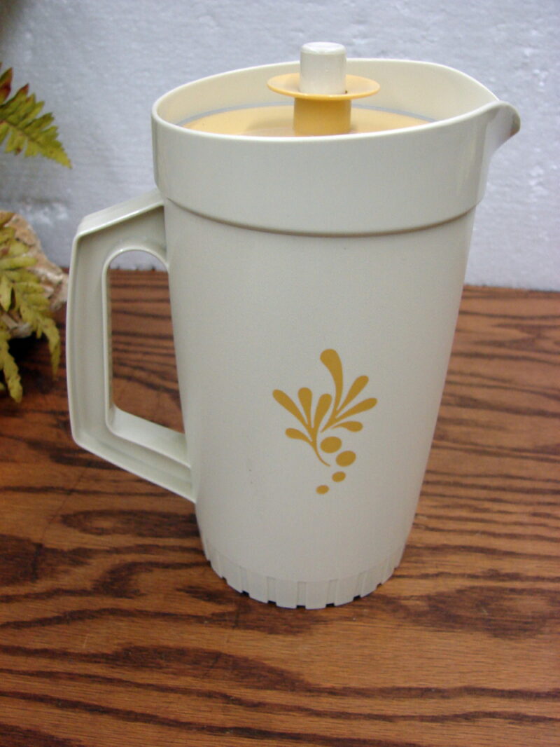 Brand New Vintage Tupperware #874 1 Quart Push Button Pitcher, Moose-R-Us.Com Antiques Collectibles Log Cabin Decor