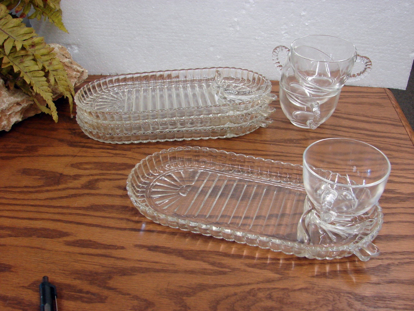 Vintage Anchor Hocking Oval Smoke n' Sip Glass Party Snack Set 4 Cups 4 Plates