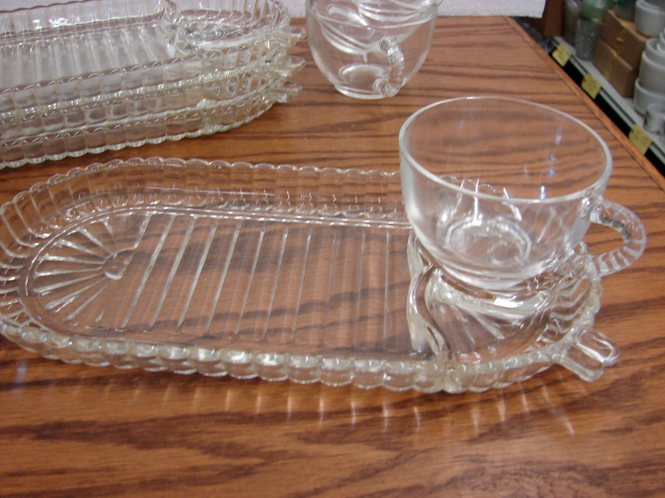 Vintage Anchor Hocking Oval Smoke n' Sip Glass Party Snack Set 4 Cups 4 Plates - Image 2