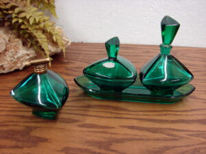 Vintage 4 pc Emerald Green Art Glass Echt Kristall Perfume Vanity Set Tray 3 Bottles
