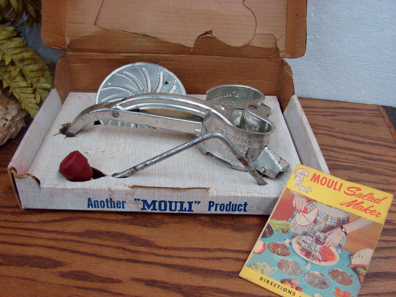 Vintage Mouli-Julienne Salad Maker Box 4 Disc Set Red Handle Instruction Book
