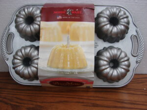 Vintage Scandinavian Sandbakelser Sandbakkelse Smorbakkelse-Mazarines Baking Tart Molds, Moose-R-Us.Com Antiques Collectibles Log Cabin Decor