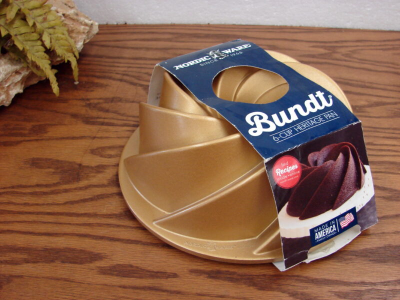 Brand New Nordic Ware 6 Cup Heritage Bundt Swirl Pan Premier Gold Collection, Moose-R-Us.Com Antiques Collectibles Log Cabin Decor