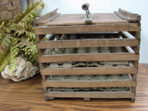 Antique Wood Slat Owosso MI Benton AR Egg Crate w/ Cardboard Dividers Lid