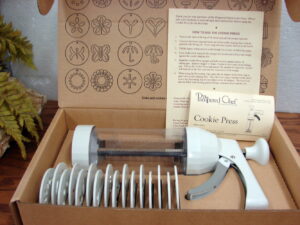 Wilton Cookie Pro Ultra II Cookie Press Gun w/ Discs Like New in Box, Moose-R-Us.Com Antiques Collectibles Log Cabin Decor
