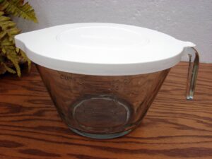 Pampered Chef 8 Cup 2 Quart Batter Bowl Measuring Cup w/ New Style Lid
