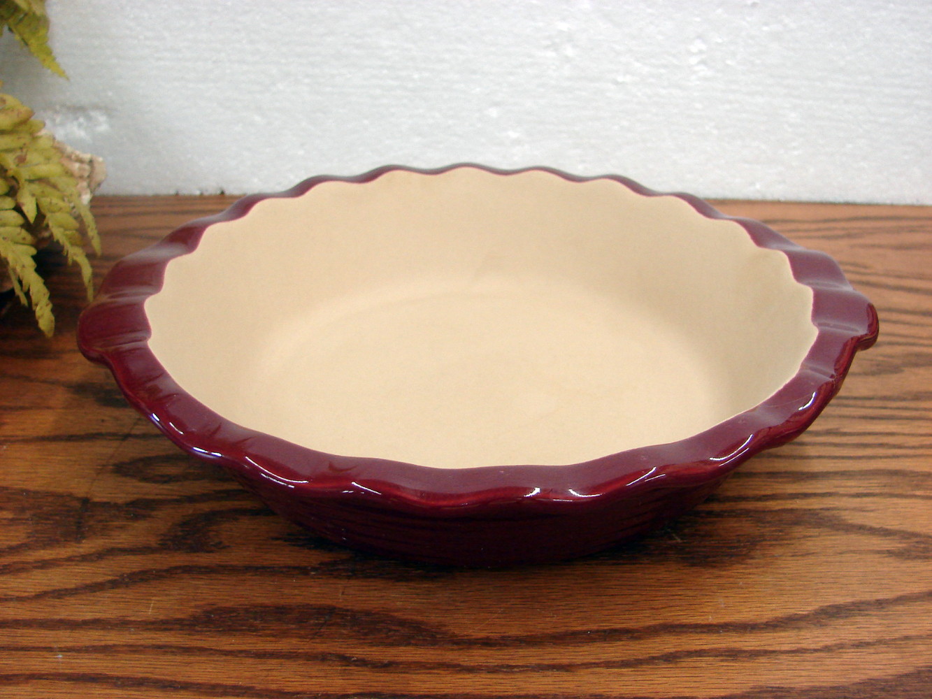 Pampered Chef Cranberry Scalloped Pie Plate Family Heritage Stoneware #1114 9"