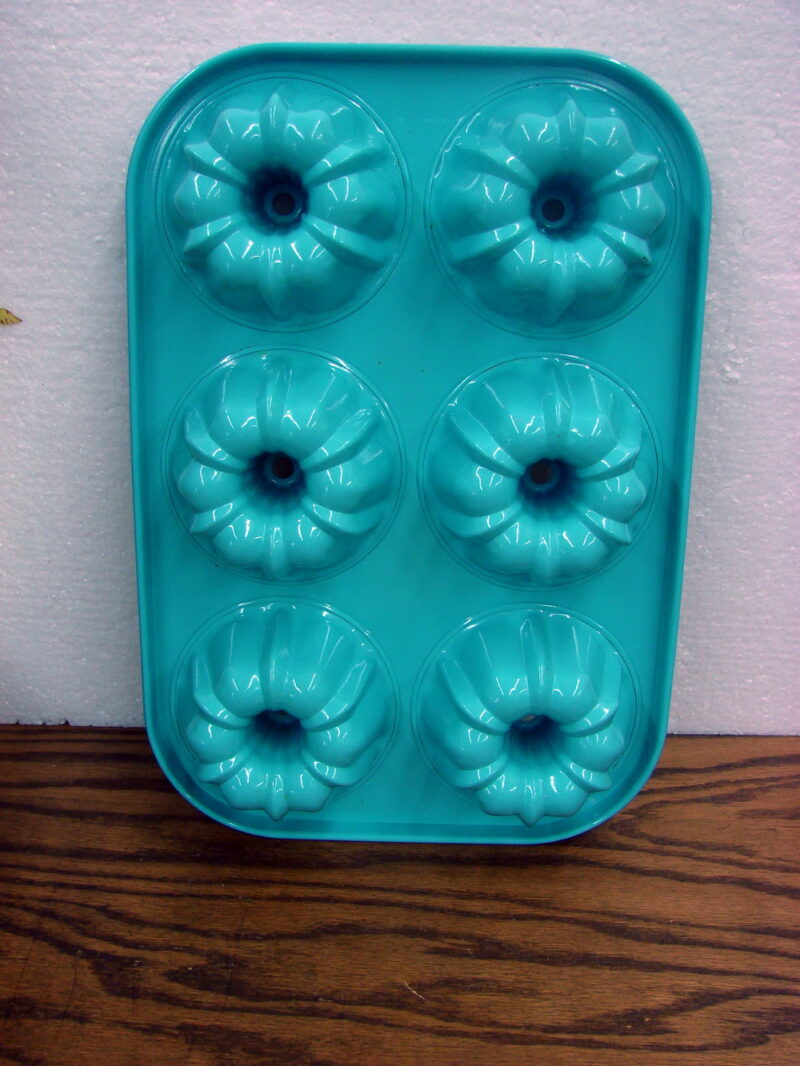 Pampered Chef Mini Bundt Cake Pan Turquoise Blue Carbon Steel, Moose-R-Us.Com Antiques Collectibles Log Cabin Decor