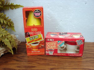 Brand New Retro Solo Cozy Cups Starter Pack and 50 7 oz Cups New Old Stock